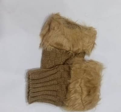 FUR GLOVES