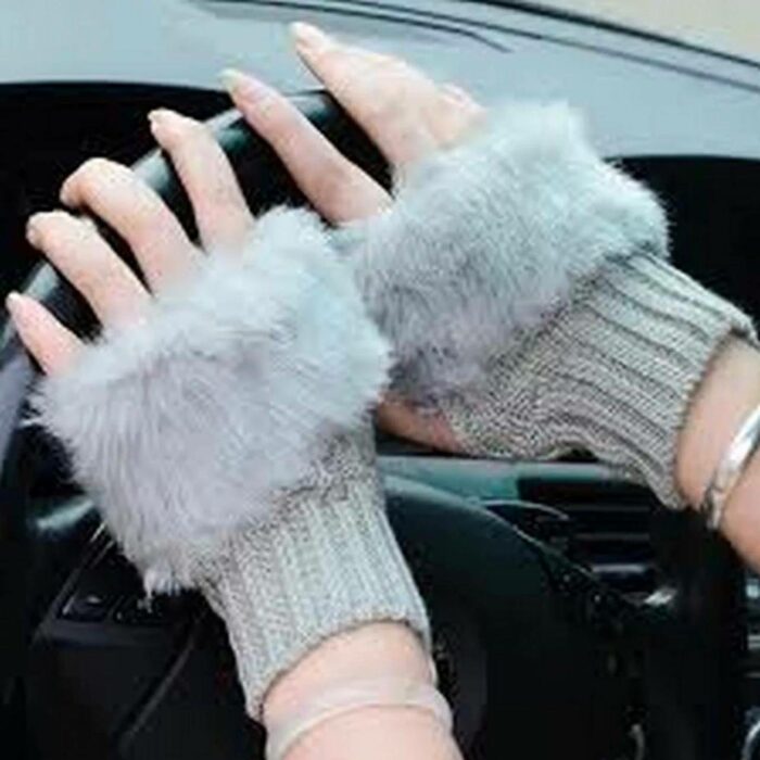 FUR GLOVES