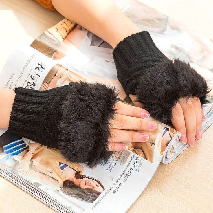 FUR GLOVES