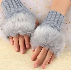 FUR GLOVES