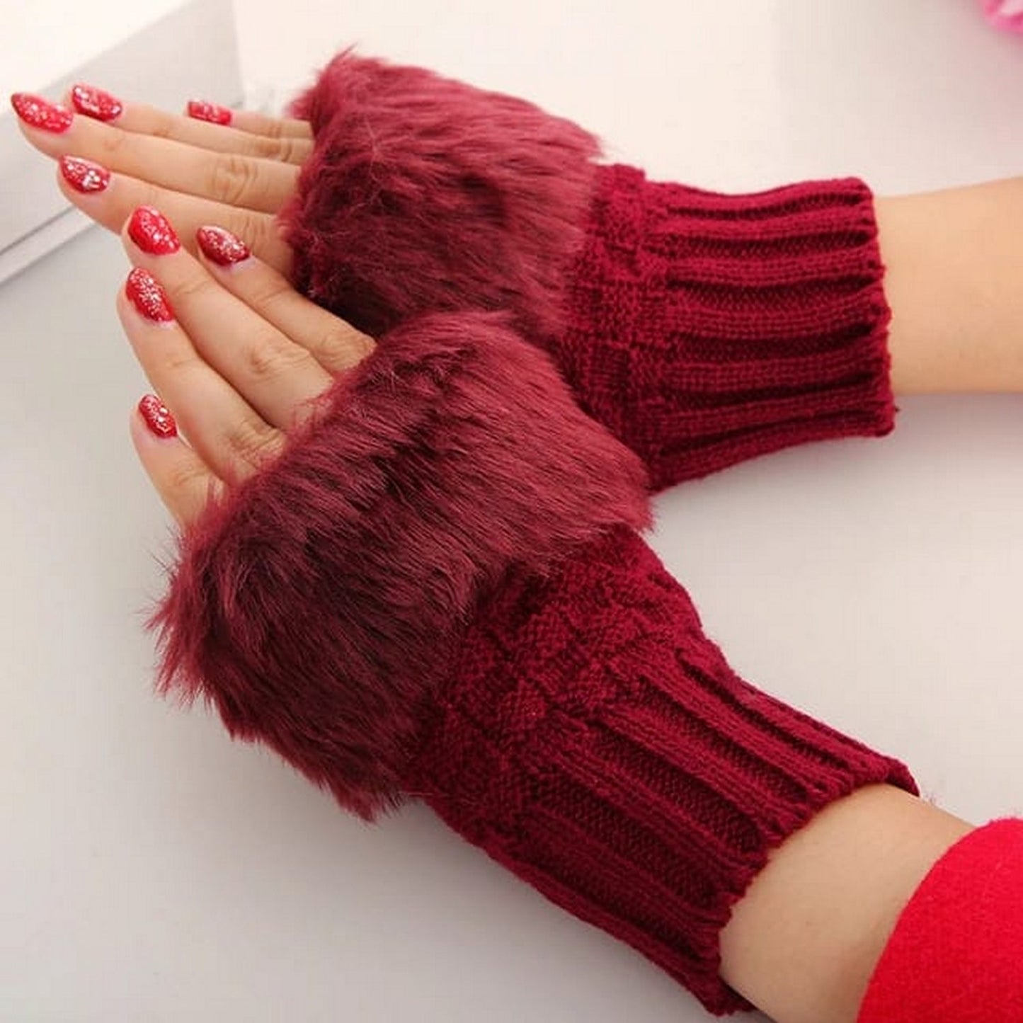 FUR GLOVES